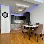 Aurora 4 Apartment With Parking
